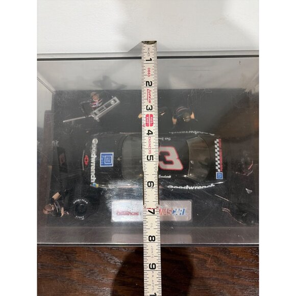 Dale Earnhardt "The Intimidator" Goodwrench NASCAR Diecast Car Pit Crew In Case - Picture 8 of 8